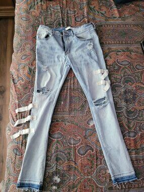 KDNK 11 4 14 11 Jeans Size 32